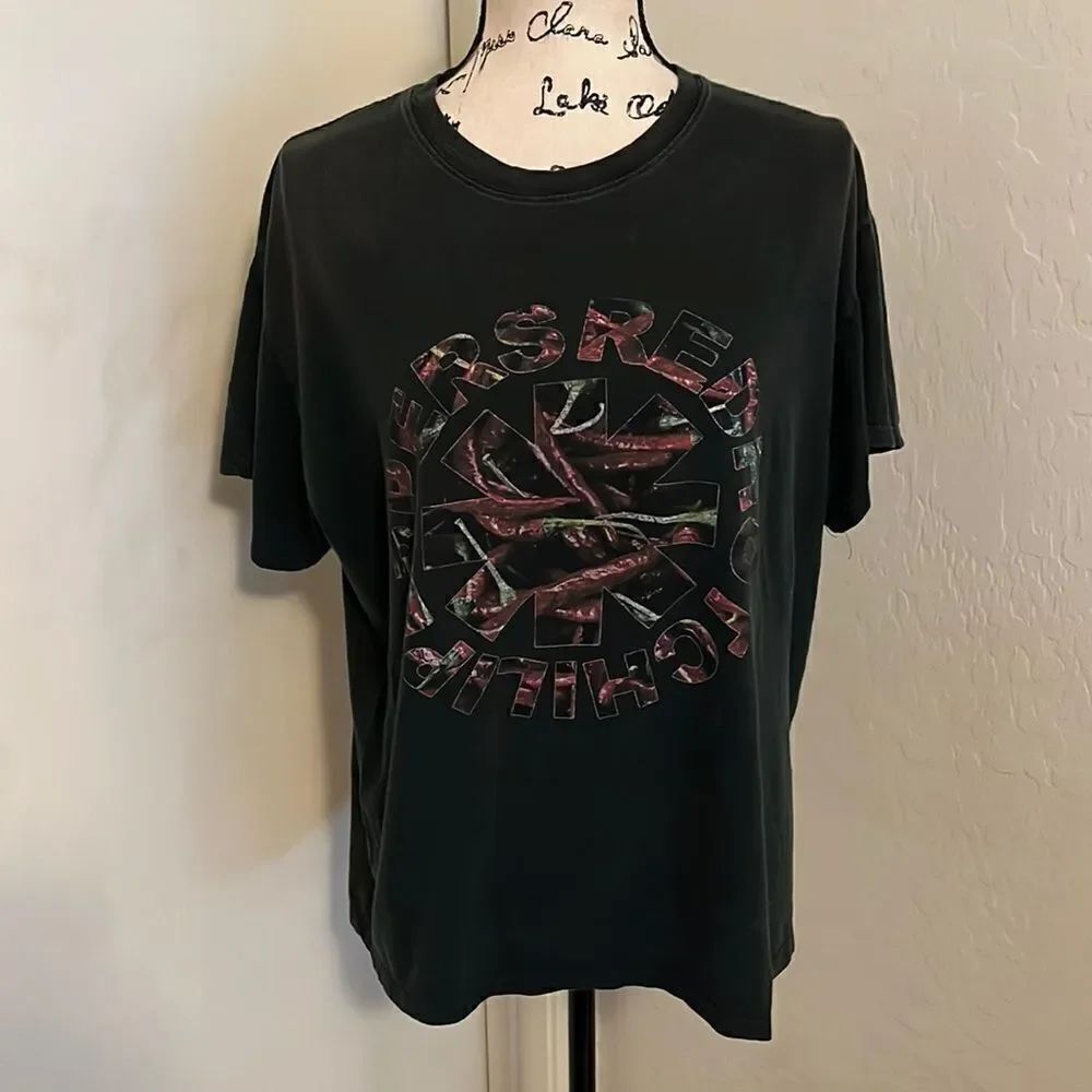 Red Hot Chili Peppers Band Black Distressed Peppers Graphic T-Shirt Music